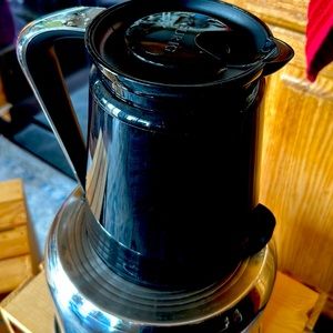 Keurig 2.0 plastic carafe.